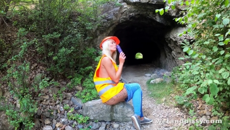 Image Of WetAndPissy 20 08 18 Claudia Macc Claudia In Nature Part 2 XXX 1080p MP4-KTR [XC]