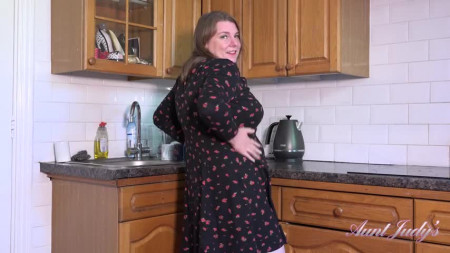 Image Of AuntJudys 21 07 24 Rachel Striptease And Masturbation In The Kitchen XXX 480p MP4-XXX
