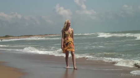 Image Of Stunning18 21 03 26 Agnes H Fighting The Waves XXX 480p MP4-XXX