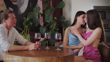 Image Of UltraFilms - Evelin Elle, Vivian Grace - Seduction Plan (14.07.2023)