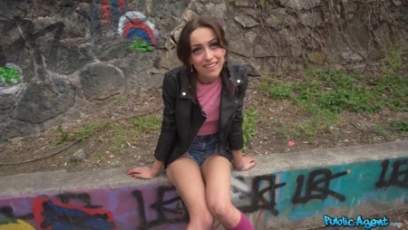 Image Of PublicAgent - Jade Amor - Sex Doll Street Prank (27.07.2023)