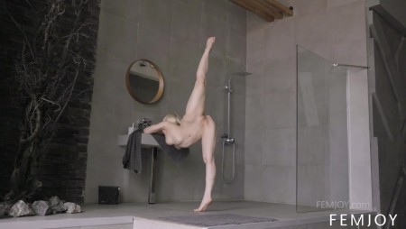 Image Of FemJoy 23 08 12 Anna Delos Stretch XXX 1080p MP4-WRB [XC]