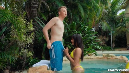Image Of SneakySex - Ari Alectra - Summertime Shenanigans (05.09.2023)