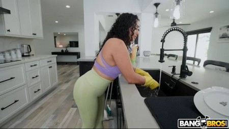 Image Of MyDirtyMaid - Brianna Bourbon - Maid Has Huge Booty (05.10.2023)