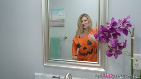 Image Of MyPervyFamily - Gigi Dior - Stepmom Get's A Spooky Surprise And Squirts!! (28.10.2023)