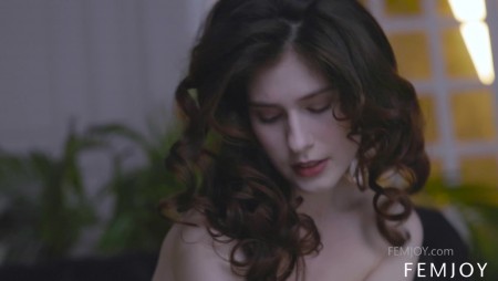 Image Of FemJoy 23 11 11 Hot Pearl Velvet XXX 1080p MP4-WRB [XC]