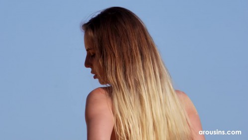 Image Of Arousins 24 01 16 Dee Vine Hot Girl On The Beach XXX 1080p MP4-WRB [XC]