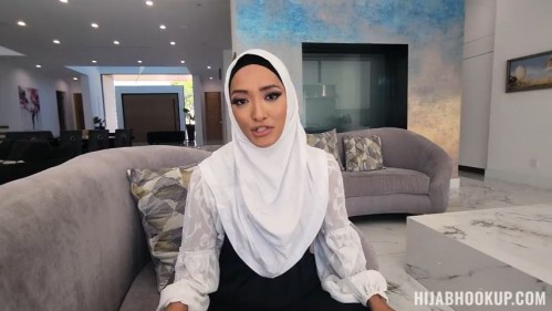 Image Of HijabHookup - Nikki Knightly, Channy Crossfire - Help From a Friend (11.02.2024)
