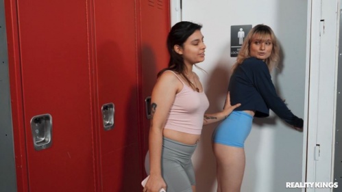Image Of CrazyCollegeGFs - Evie Christian - Locker Room Loads (25.02.2024)