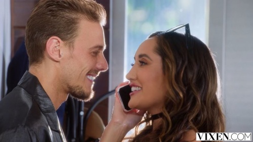 Image Of Vixen - Chloe Amour - Insatiable Wife Chloe Gets Ultimate Anniversary Gift (05.04.2024)