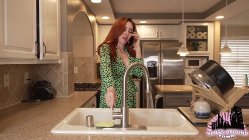 Image Of SlutsAroundTown - Jupiter Jetson - Bored housewife calls a plumber for some entertainment (26.07.2024)