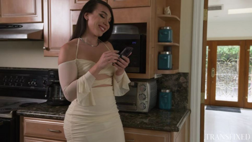 Image Of Transfixed - Kenna James, Aria Valencia, Kasey Kei - Hookup Mixup (28.08.2024)