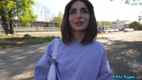 Image Of PublicAgent - Lola Danger - Perfect Italian Booty (22.09.2024)