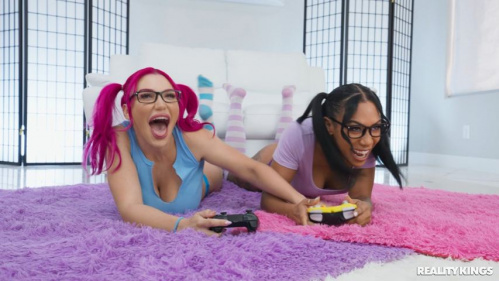 Image Of CrazyCollegeGFs - Lily Lou, Mikey Star - Real Gamers Only Pause For Dick (09.12.2024)