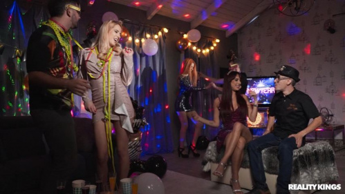 Image Of CrazyCollegeGFs - Audrey Reid - Cummy College New Years (31.12.2024)