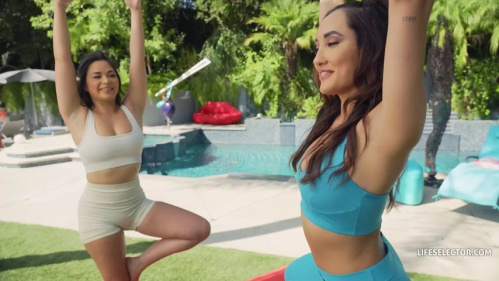 Image Of LifeSelector - Chloe Amour, Scarlett Alexis - My Gorgeous Girlfriend, Chloe Amour