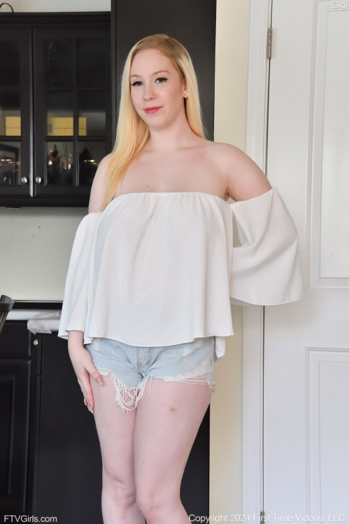 Image Of FTVGirls com 24 10 25 Gigi Yellow And White XXX IMAGESET-FuGLi [XC]