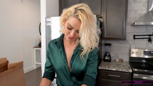 Image Of MomsTeachSex - Cherry Kiss - Filling Stepmoms Pot Of Gold (05.03.2025)