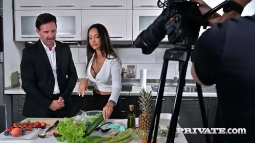 Image Of Private - Monika Fox - Monika Fox Dresses Her Salads By Squirting (10.03.2025)