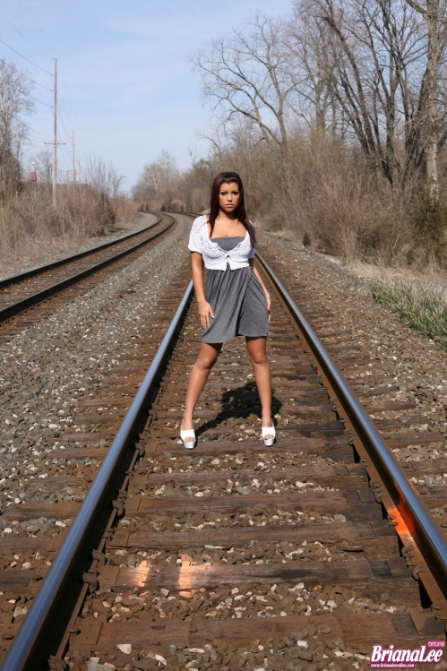 Image Of BrianaLeeOnline com 11 03 29 Train Tracks XXX iMAGESET-LEWD [XC]