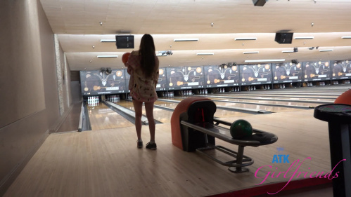 Image Of ATKGirlfriends 25 04 09 Violet Viper Bowling 1 XXX 2160p MP4-WRB [XC]