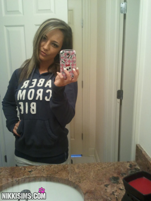 Image Of NikkiSims com 14 04 26 Selfies From 2012 XXX iMAGESET-LEWD [XC]