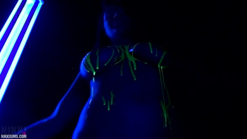 Image Of NikkiSims 18 11 08 Making Pony XXX 480p MP4-XXX [XC]