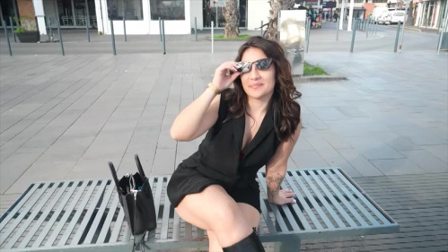 Image Of JacquieEtMichelTV - Alice - 28 years old, pastry chef in Marseille and OM fan! (15.05.2025)