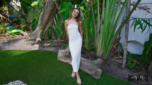 Image Of LetsPostit - Nikki Nicole - Social Influencer (17.05.2025)