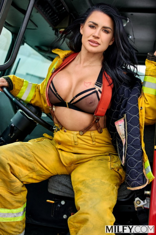 Image Of Milfy - Eva Angelina - Yes Chief (21.05.2025) Imageset