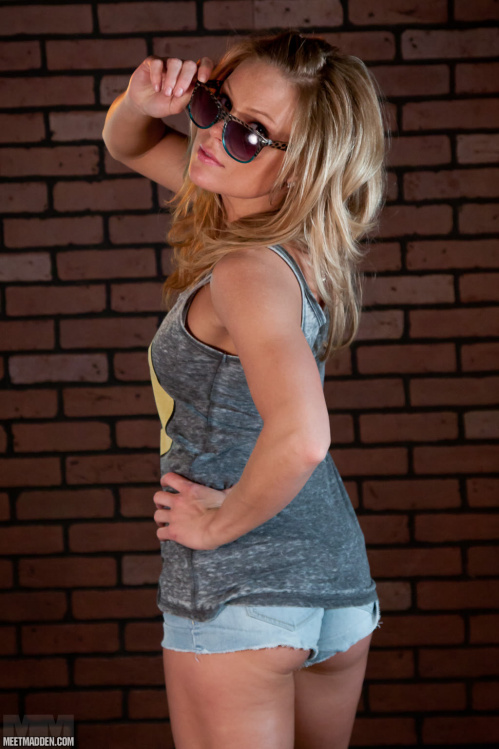 Image Of MeetMadden com 14 09 01 Hitchhiker XXX iMAGESET-LEWD [XC]