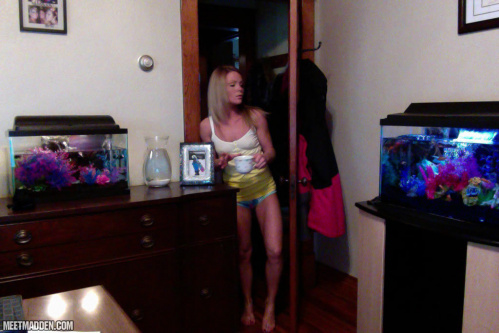 Image Of MeetMadden com 14 10 24 Fish Feeding XXX iMAGESET-LEWD [XC]