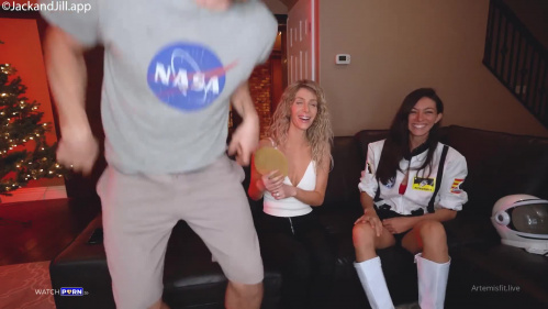 Image Of ManyVids 2025 JackandJill And Artemis First Show With Artemis XXX 1080p MP4-P2P [XC]
