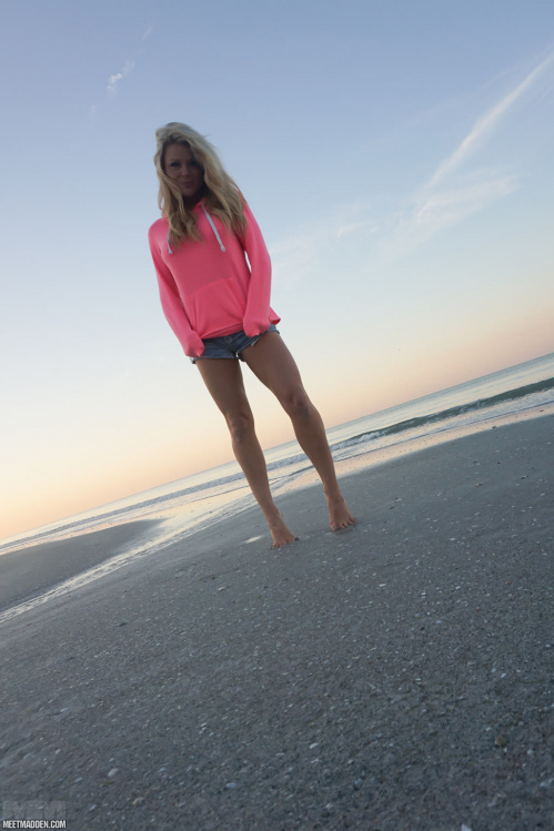 Image Of MeetMadden com 19 02 11 Pink Hoodie On The Beach XXX iMAGESET-LEWD [XC]