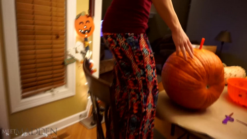 Image Of MeetMadden 19 10 30 Pumpkin Carving XXX 1080p MP4-LEWD [XC]
