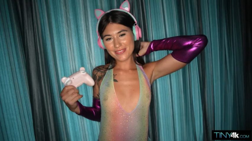 Image Of Tiny4k - Charlotte Mae - Tiny Gamer Girl (26.06.2025)