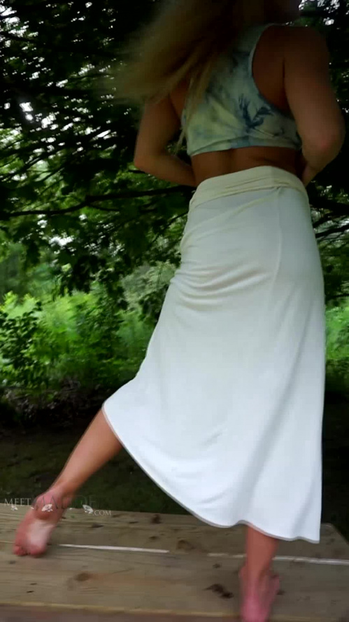 Image Of MeetMadden 21 08 25 Skirt Play XXX VERTiCAL 1080p MP4-LEWD [XC]