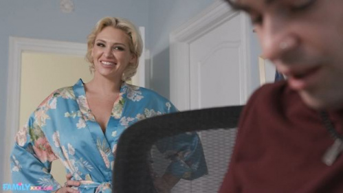 Image Of FamilyXXX - Charli Phoenix - Stepmom Charli Phoenix Pardons The Interruption (25.07.2025)