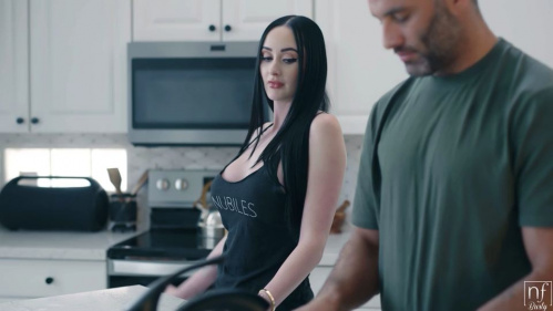 Image Of NFBusty - Violet Voss - Busty Housewife (29.07.2025)