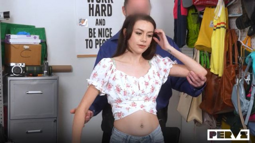 Image Of Shoplyfter - Selena Love (06.09.2025)