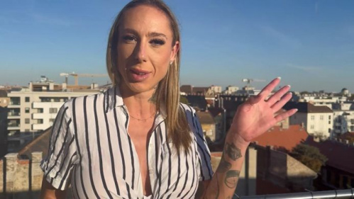 Image Of JacquieEtMichelTV - Angie - 45 years old, from Montreal (30.10.2025)