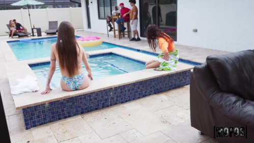 Image Of HesGotRizz 25 12 11 Selina Bentz And Tess Thompson Party In My Pants XXX 720p MP4-XXX [XC]