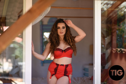 Image Of ThisIsGlamour com 23 01 10 Valis Volkova Scarlet Suspenders XXX iMAGESET-LEWD [XC]
