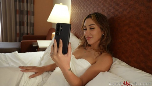 Image Of TouchMyWife - Chanel Collins - Lonely Housewife Looks Around (15.05.2026)