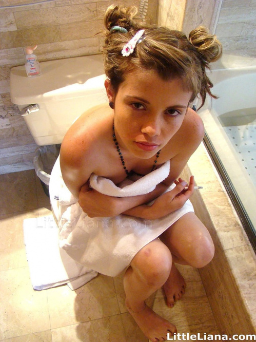 Image Of LittleLiana com Set 01 Liana Takes A Hot Bath XXX iMAGESET-LEWD [XC]